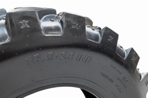 Opona R16.9-28 foto 1.jpg